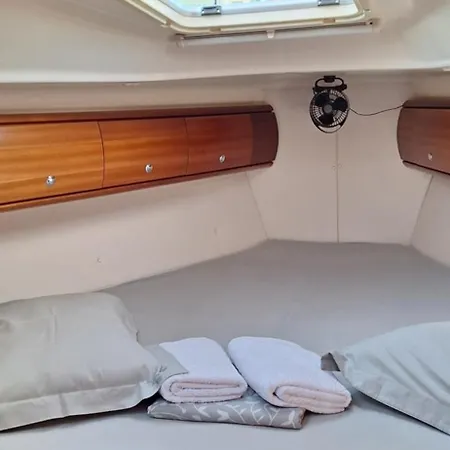 Yacht Pipit Båthotell Kavala