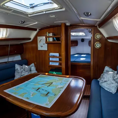 ספינת מלון Yacht Pipit