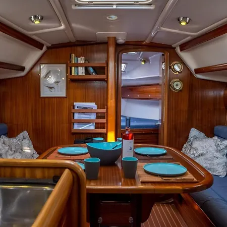 Yacht Pipit - Unique In Marina Of