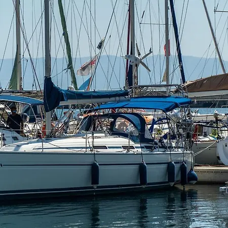 Yacht Pipit *