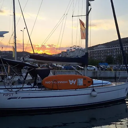 Ботель Yacht Pipit *