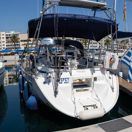 Yacht Pipit Ботель