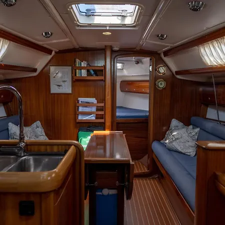 Yacht Pipit ספינת מלון