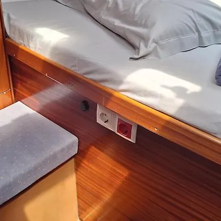 بوتيل Yacht Pipit - Unique In Marina Of *