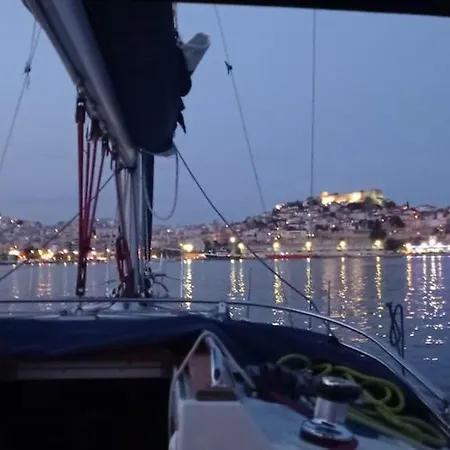 Botel Yacht Pipit - Unique & Sail At Marina Of Kavala