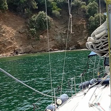 Πλωτό κατάλυμα Yacht Pipit - Unique In Marina Of