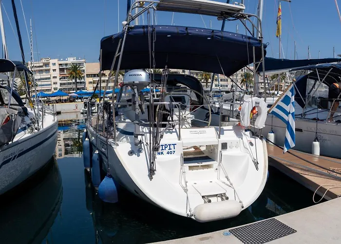 Yacht Pipit Hotel na wodzie