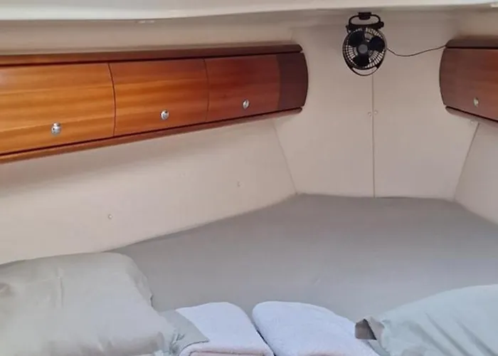 Yacht Pipit Hotel na wodzie Kawala